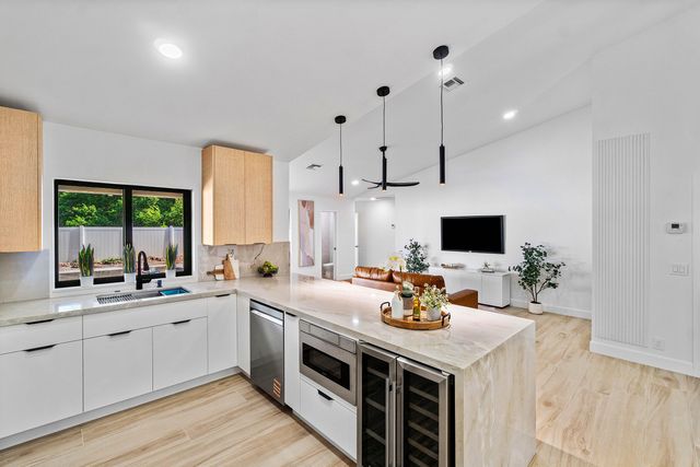 3527 SW 23rd Street, Delray Beach, FL 33445