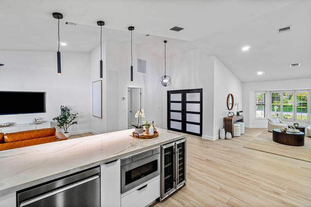 3527 SW 23rd Street, Delray Beach, FL 33445