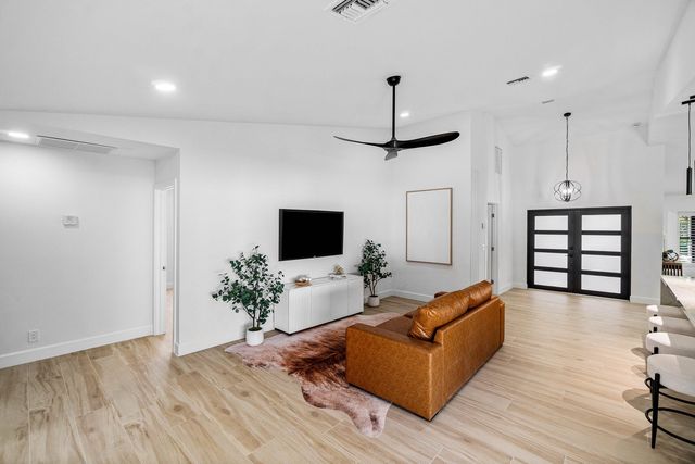 3527 SW 23rd Street, Delray Beach, FL 33445