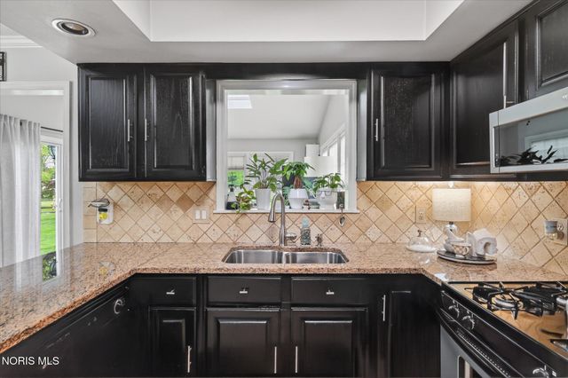 7003 Shadowcreek Drive, Maumee, OH 43537