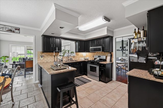 7003 Shadowcreek Drive, Maumee, OH 43537