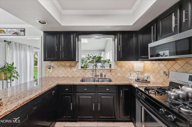 7003 Shadowcreek Drive, Maumee, OH 43537