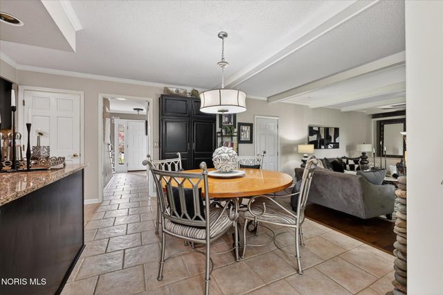 7003 Shadowcreek Drive, Maumee, OH 43537