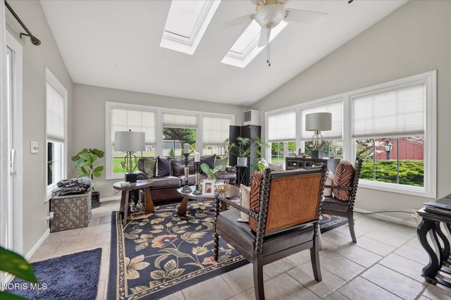 7003 Shadowcreek Drive, Maumee, OH 43537