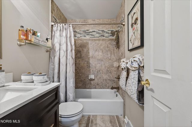 7003 Shadowcreek Drive, Maumee, OH 43537
