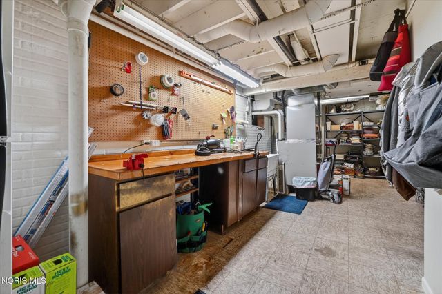 7003 Shadowcreek Drive, Maumee, OH 43537