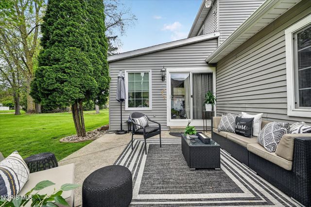 7003 Shadowcreek Drive, Maumee, OH 43537