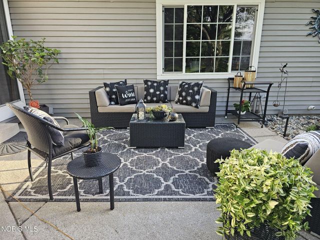 7003 Shadowcreek Drive, Maumee, OH 43537