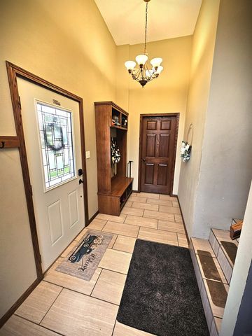 401 N Walnut Avenue, New Hampton, IA 50659