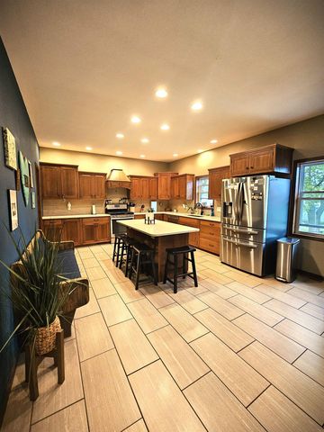 401 N Walnut Avenue, New Hampton, IA 50659