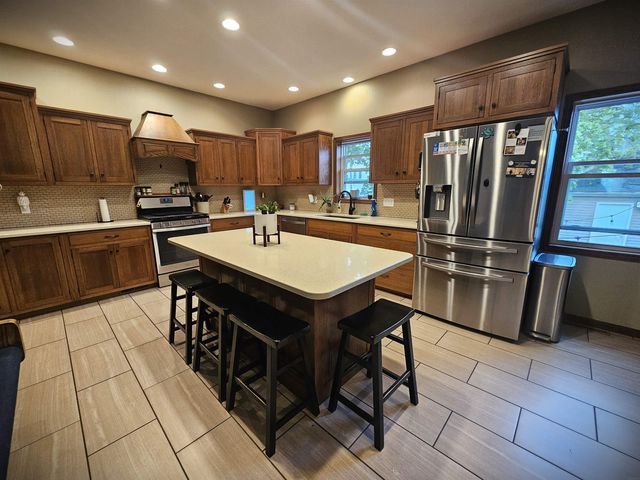 401 N Walnut Avenue, New Hampton, IA 50659