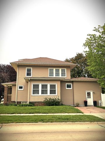 401 N Walnut Avenue, New Hampton, IA 50659