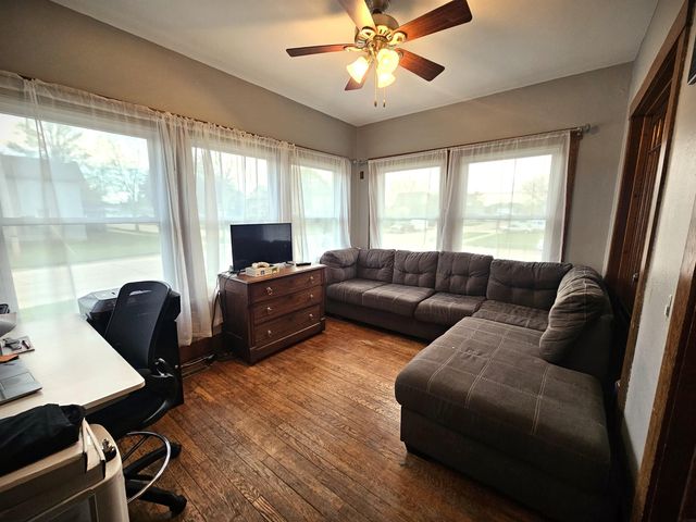 401 N Walnut Avenue, New Hampton, IA 50659