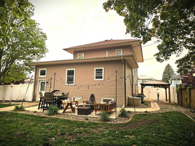 401 N Walnut Avenue, New Hampton, IA 50659