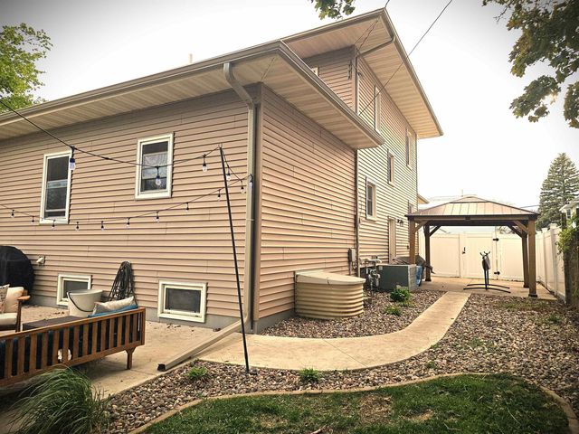 401 N Walnut Avenue, New Hampton, IA 50659