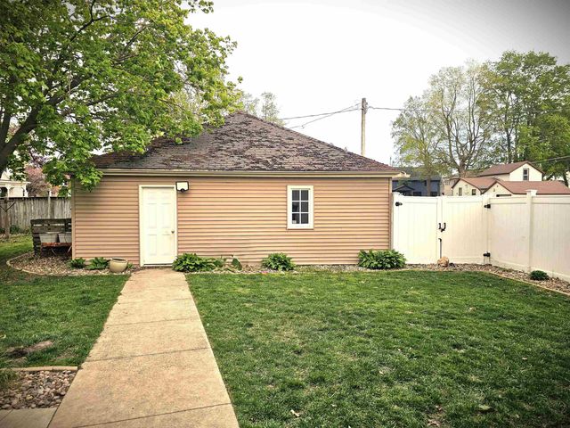 401 N Walnut Avenue, New Hampton, IA 50659
