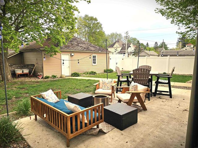 401 N Walnut Avenue, New Hampton, IA 50659