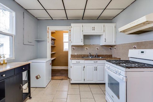 1607 N Waco Ave, Wichita, KS 67203