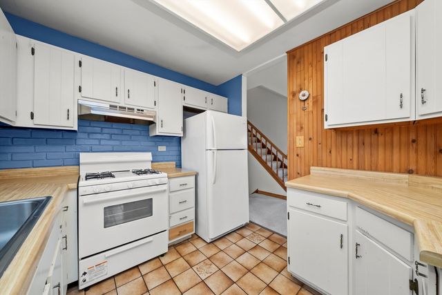 7560 W Hawthorne Lane, Frankfort, IL 60423