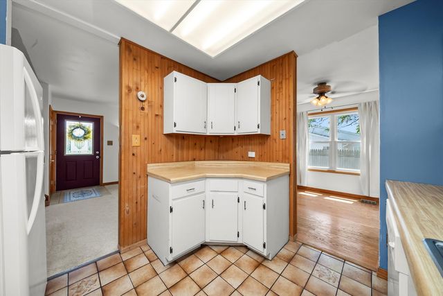7560 W Hawthorne Lane, Frankfort, IL 60423