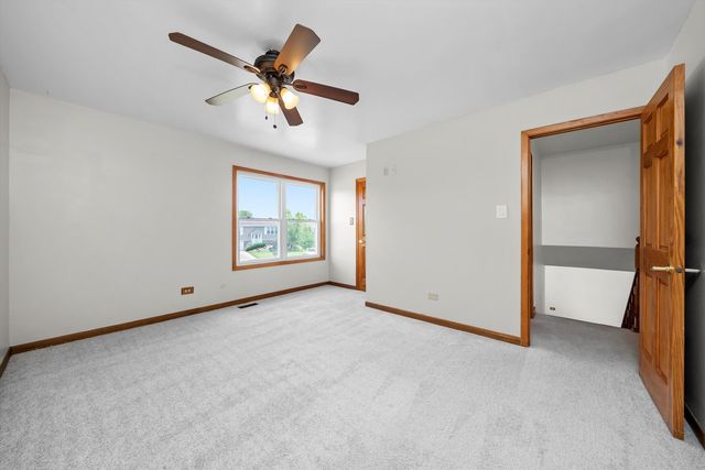 7560 W Hawthorne Lane, Frankfort, IL 60423