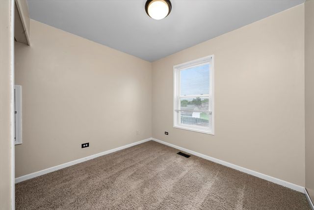 7560 W Hawthorne Lane, Frankfort, IL 60423