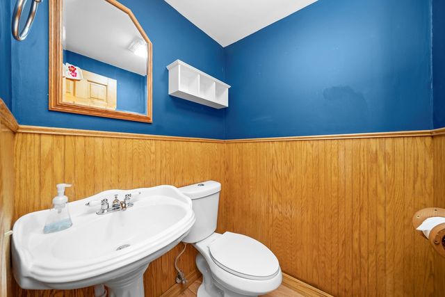 7560 W Hawthorne Lane, Frankfort, IL 60423