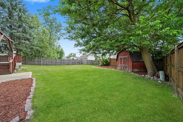 7560 W Hawthorne Lane, Frankfort, IL 60423