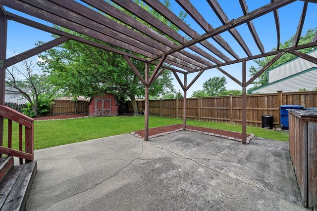 7560 W Hawthorne Lane, Frankfort, IL 60423