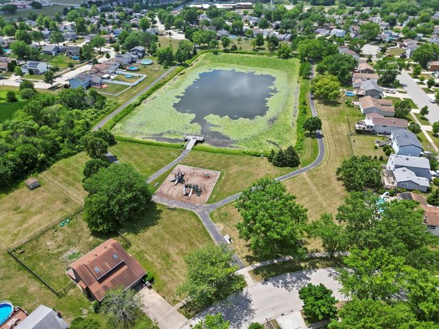 7560 W Hawthorne Lane, Frankfort, IL 60423