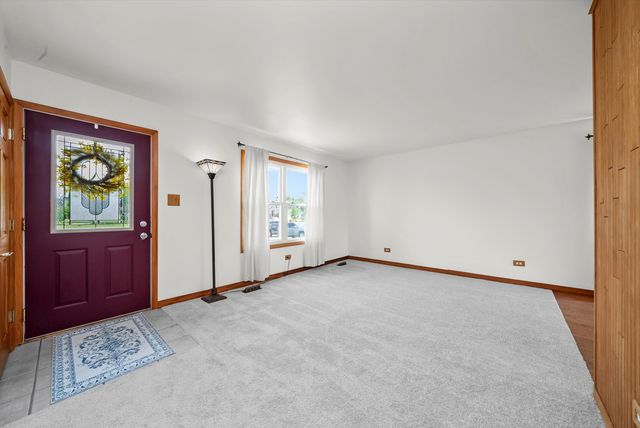 7560 W Hawthorne Lane, Frankfort, IL 60423