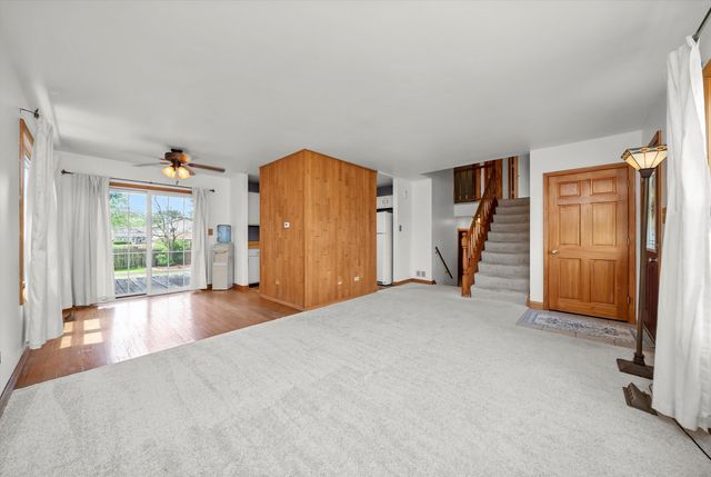 7560 W Hawthorne Lane, Frankfort, IL 60423