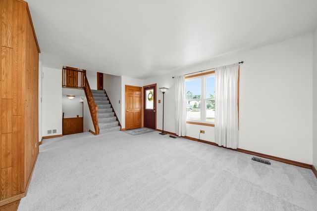 7560 W Hawthorne Lane, Frankfort, IL 60423