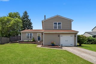 7560 W Hawthorne Lane, Frankfort, IL 60423