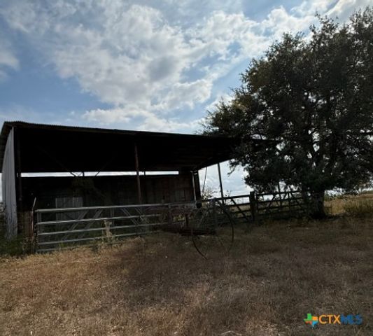 4689 County Road 302, Runge, TX 78151