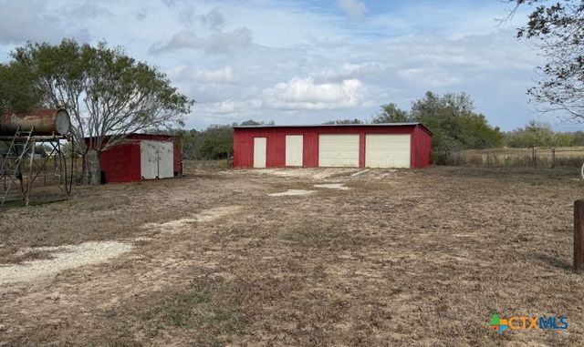 4689 County Road 302, Runge, TX 78151