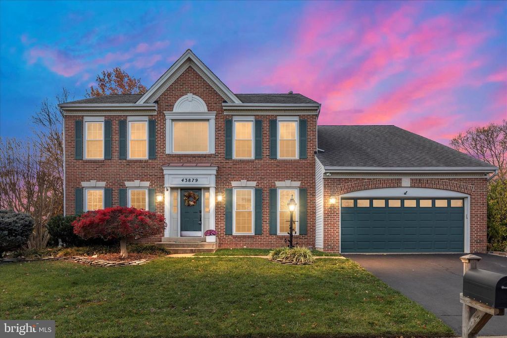 43879 GLENHAZEL DR, Ashburn, VA 20147