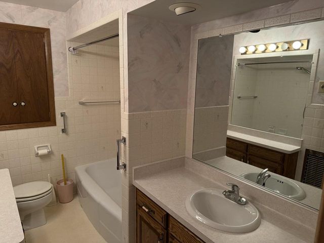 1909 SIMPSON STREET, Oshkosh, WI 54902