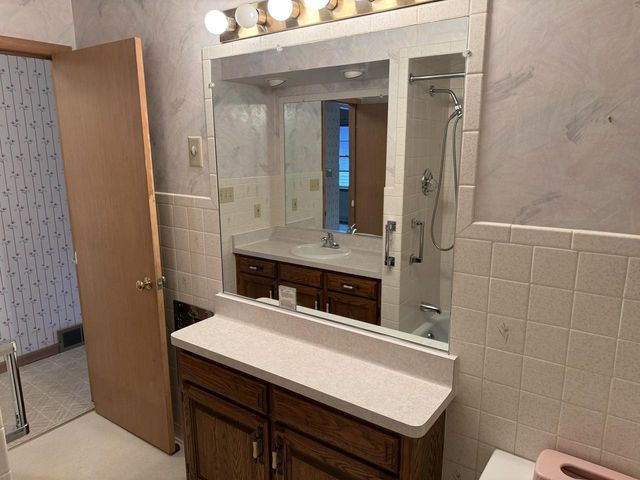 1909 SIMPSON STREET, Oshkosh, WI 54902