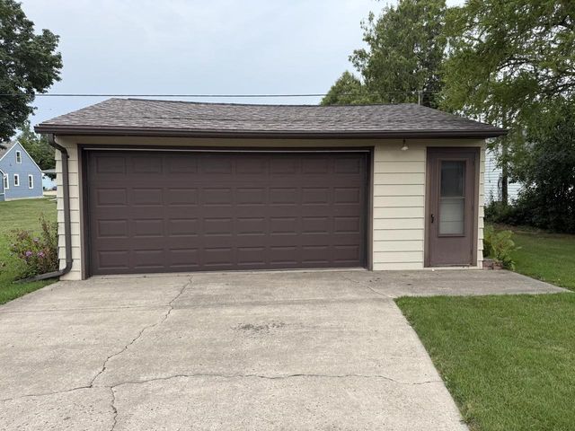 1909 SIMPSON STREET, Oshkosh, WI 54902