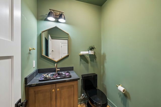 828 Russleo Dr, Nashville, TN 37209