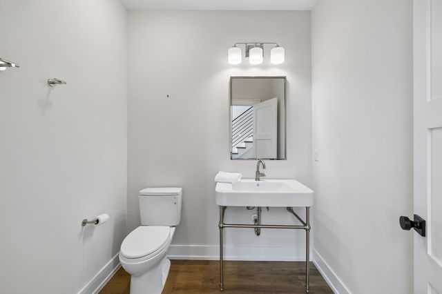 828 Russleo Dr, Nashville, TN 37209