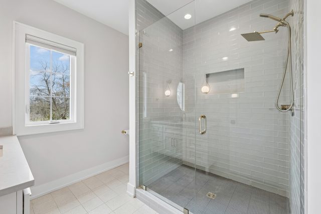 828 Russleo Dr, Nashville, TN 37209