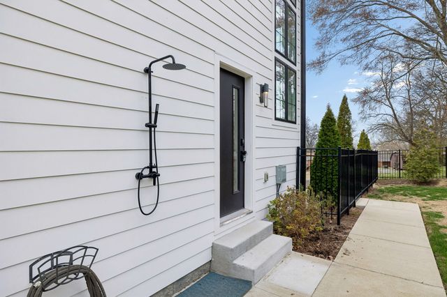 828 Russleo Dr, Nashville, TN 37209