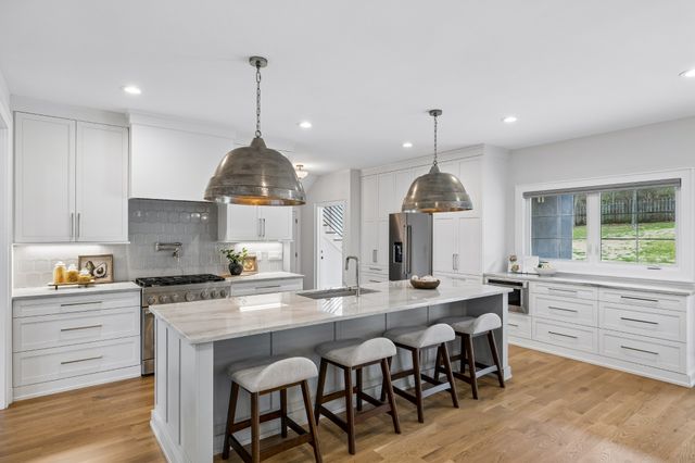 828 Russleo Dr, Nashville, TN 37209