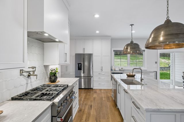 828 Russleo Dr, Nashville, TN 37209