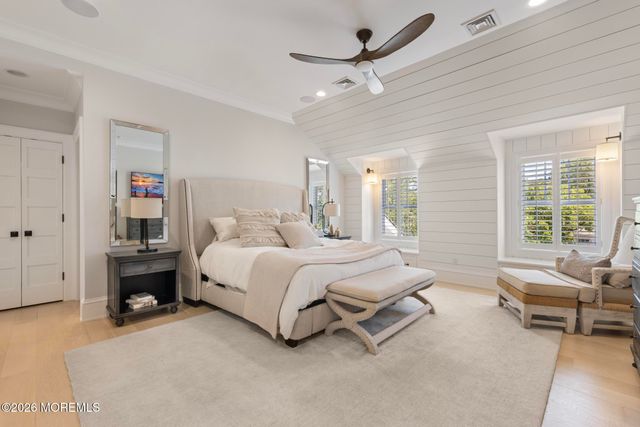 8 Holly Tree Lane, Rumson, NJ 07760