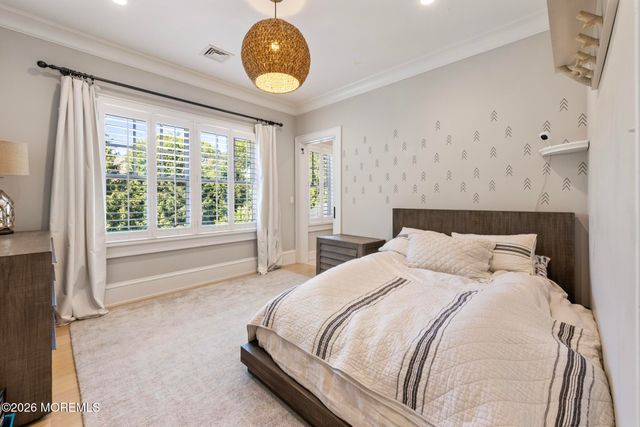 8 Holly Tree Lane, Rumson, NJ 07760