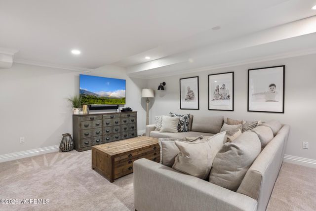 8 Holly Tree Lane, Rumson, NJ 07760