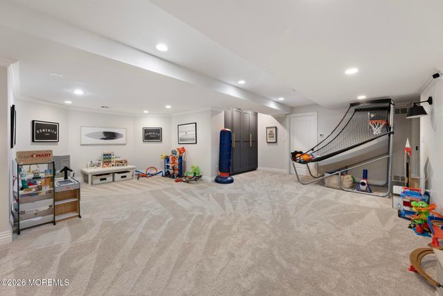8 Holly Tree Lane, Rumson, NJ 07760